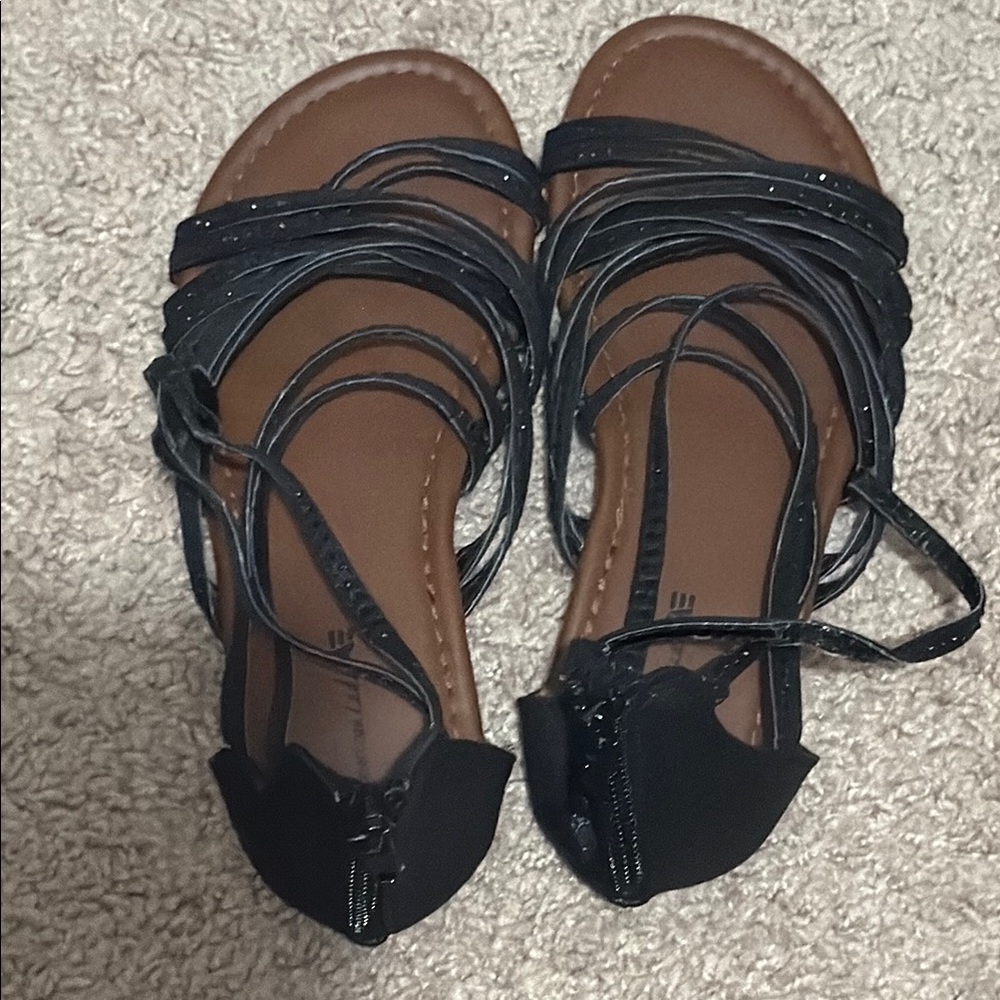 American Eagle Stylish Black Strappy Sandals 💜